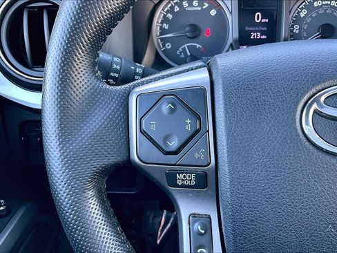 Used 2016 Toyota Tacoma Limited image 22