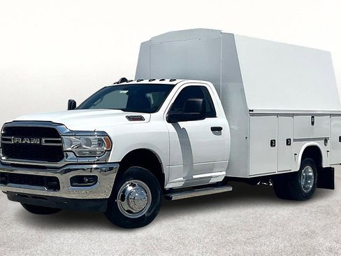 Used 2024 RAM 3500 Tradesman w/ Chrome Appearance Group image 2