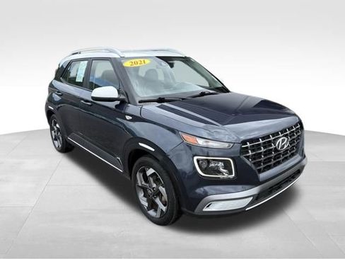 Used 2021 Hyundai Venue FWD image 8