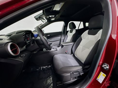 Used 2024 Chevrolet Trax RS w/ Sunroof Package image 12