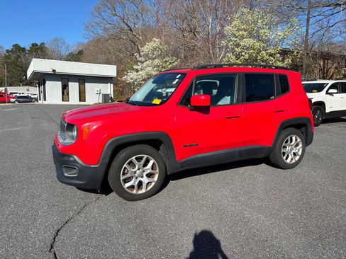 Used 2015 Jeep Renegade Latitude image 2