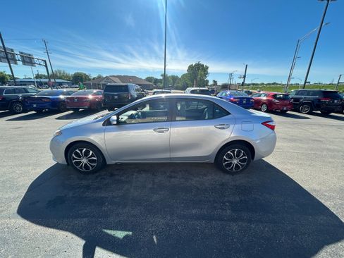 Used 2015 Toyota Corolla LE FWD image 3