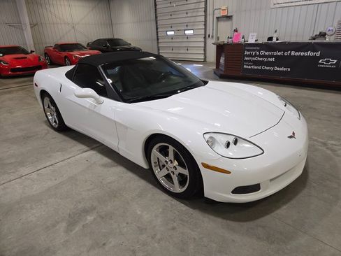 Used 2005 Chevrolet Corvette Convertible w/ Preferred Equipment Group image 24