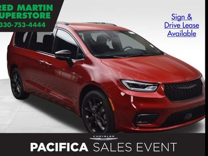 New 2026 Chrysler Pacifica Select