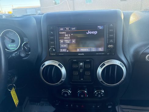 Used 2018 Jeep Wrangler Unlimited Rubicon w/ Cold Weather Group image 14