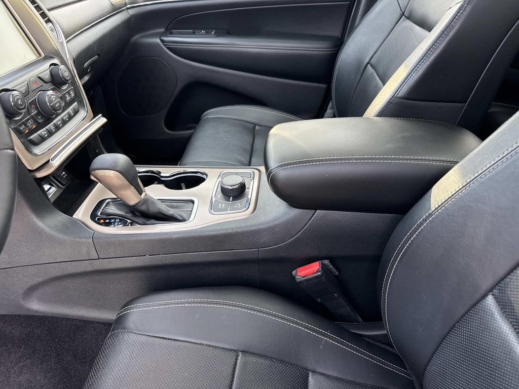 Used 2017 Jeep Grand Cherokee Limited w/ Luxury Group II AWD/4WD image 15