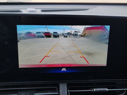 Used 2025 Chevrolet Trax LT image 8