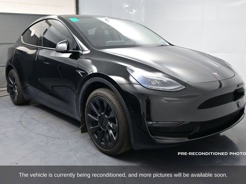 Used 2023 Tesla Model Y Long Range image 3