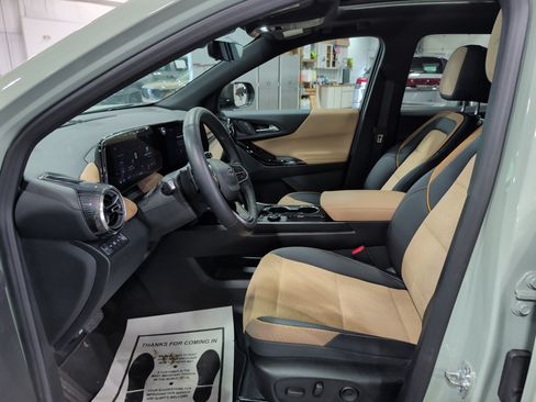 Used 2025 Chevrolet Equinox ACTIV w/ Safety and Technology Package AWD/4WD image 7