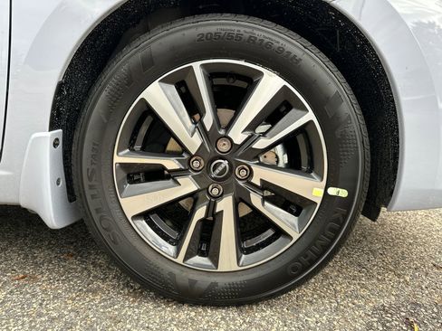 New 2025 Nissan Versa SV w/ Trunk Package image 12