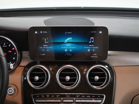 Used 2020 Mercedes-Benz GLC 300 4MATIC image 15