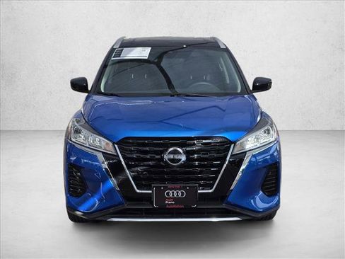 Used 2023 Nissan Kicks SV image 2