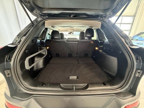 Used 2017 Jeep Cherokee Trailhawk w/ Cold Weather Group AWD/4WD image 13