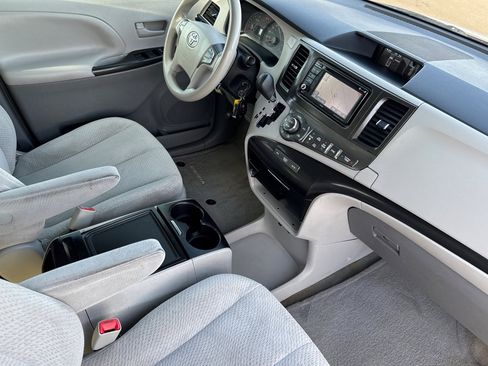 Used 2013 Toyota Sienna LE image 14