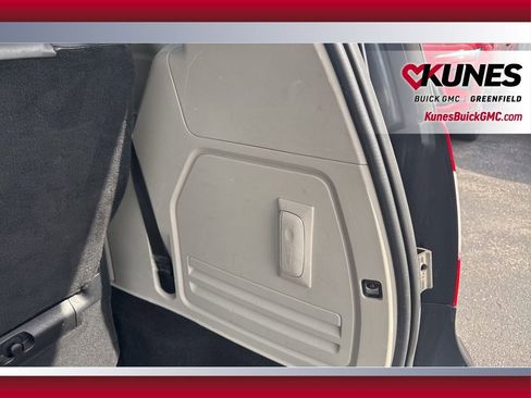 Used 2014 Chrysler Town & Country Touring-L FWD image 43