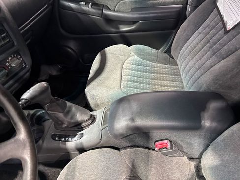 Used 2002 Chevrolet Blazer LS w/ Preferred Equipment Group image 75