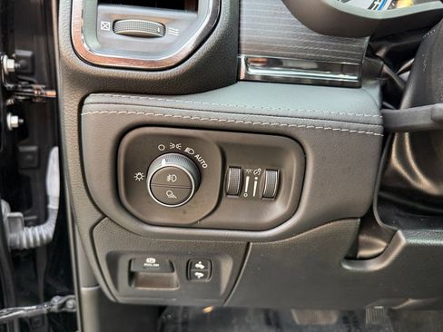 Used 2022 RAM 1500 Limited AWD/4WD image 9