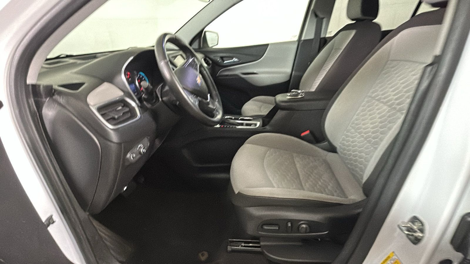 Used 2019 Chevrolet Equinox LT w/ Driver Convenience Package FWD image 14