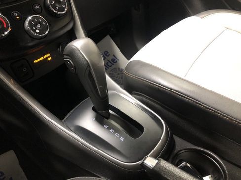 Used 2022 Chevrolet Trax LT w/ LT Convenience Package image 29