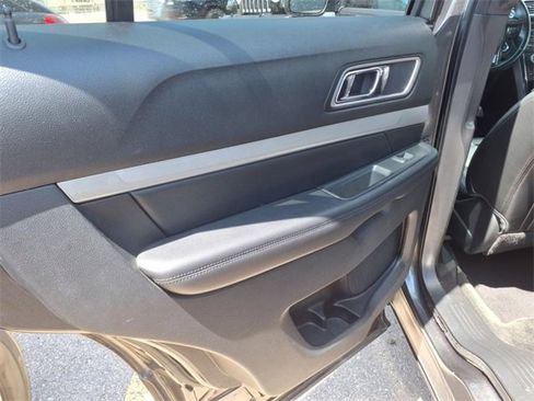 Used 2016 Ford Explorer XLT w/ Equipment Group 202A image 15