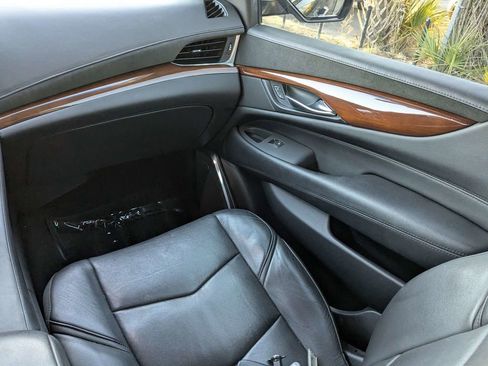 Used 2019 Cadillac Escalade 2WD image 18