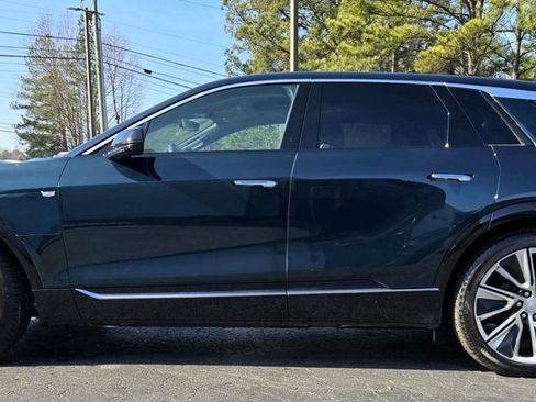 Used 2024 Cadillac Lyriq Luxury image 5