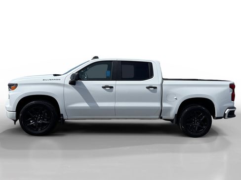 Used 2022 Chevrolet Silverado 1500 Custom image 2