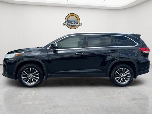 Used 2019 Toyota Highlander XLE AWD/4WD image 24