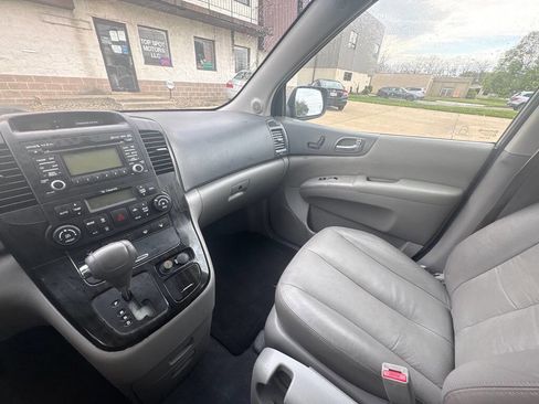 Used 2011 Kia Sedona EX w/ Luxury Pkg FWD image 17