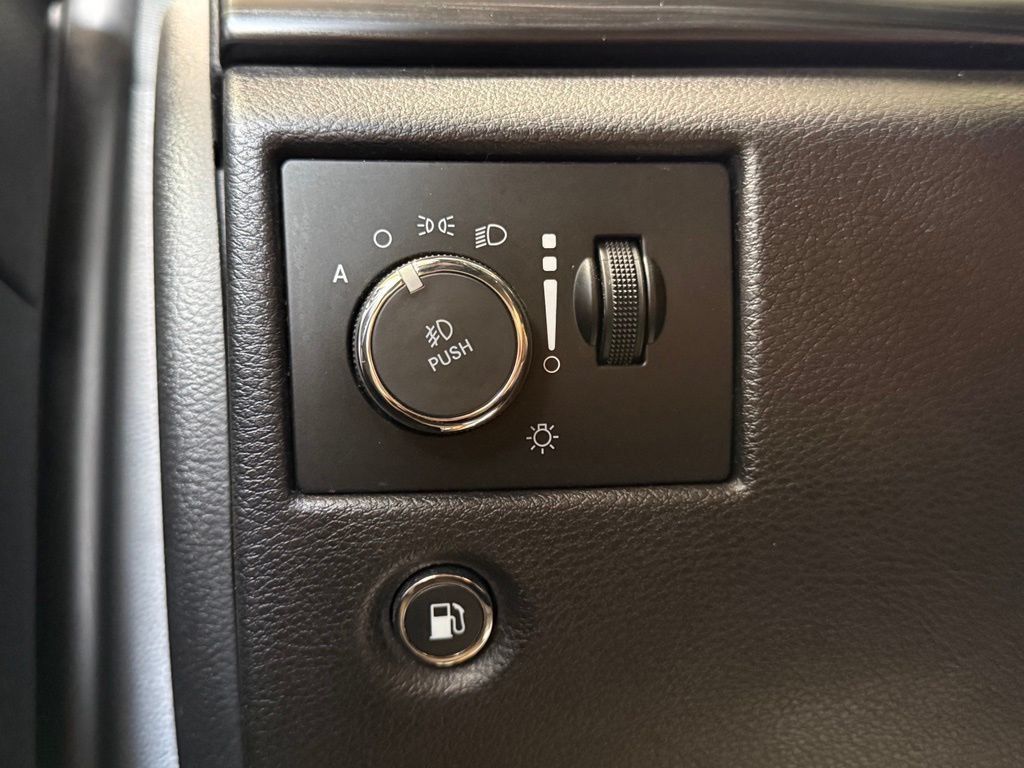 Certified 2020 Jeep Grand Cherokee Laredo AWD/4WD image 22