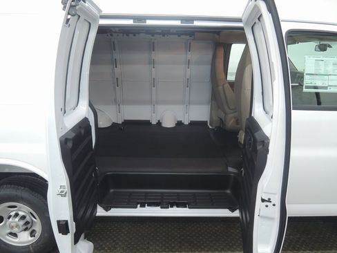 New 2026 Chevrolet Express 2500 Work Van w/ Driver Convenience Package image 27