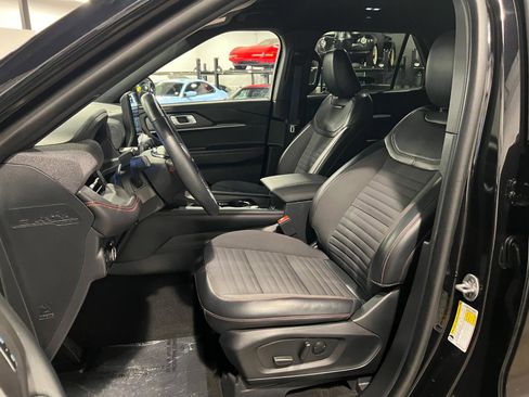Used 2025 Ford Explorer ST-Line w/ ST-Line Street Pack image 9