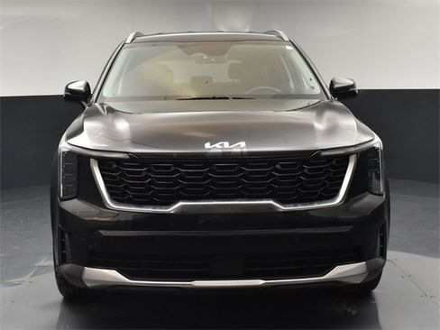 Certified 2025 Kia Sorento S image 3