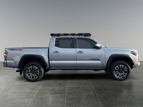 Used 2020 Toyota Tacoma TRD Off-Road w/ Blackout Package AWD/4WD image 10