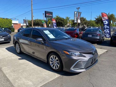 Used 2023 Toyota Camry LE FWD image 6