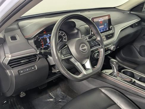 Used 2024 Nissan Altima 2.5 SR FWD image 13