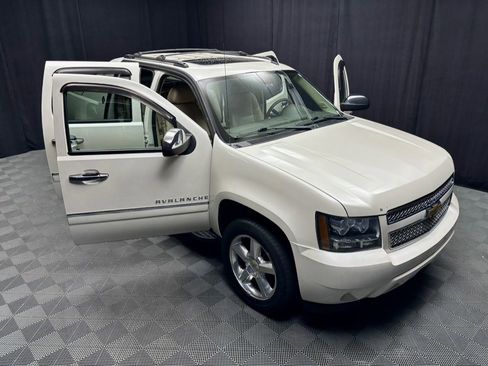 Used 2013 Chevrolet Avalanche LTZ AWD/4WD image 21