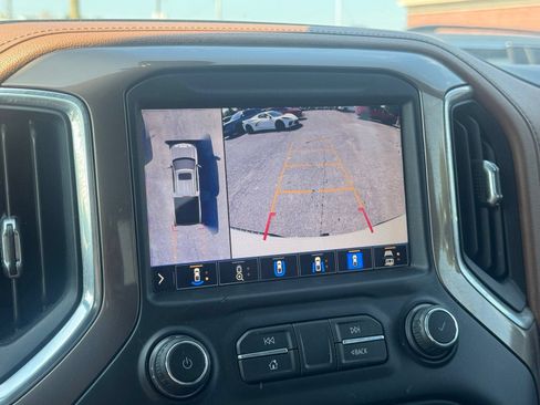 Used 2020 Chevrolet Silverado 1500 High Country w/ Technology Package AWD/4WD image 23