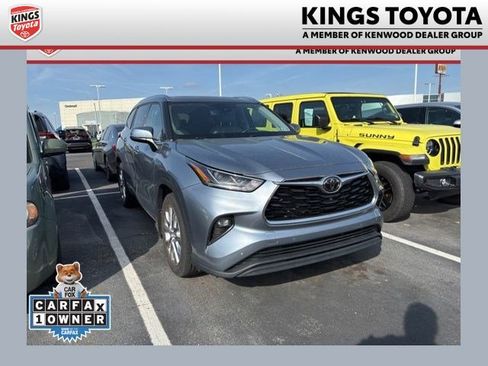 Used 2021 Toyota Highlander Limited image 1