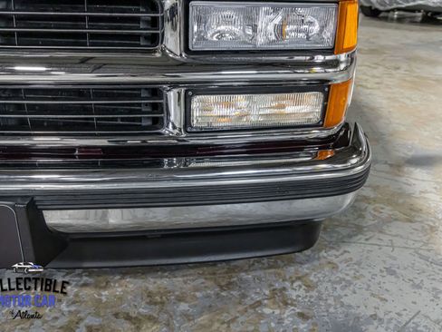 Used 1997 Chevrolet Suburban 2WD w/ Preferred Equipment Group 3 image 31