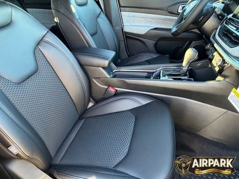 New 2026 Jeep Compass Latitude image 14