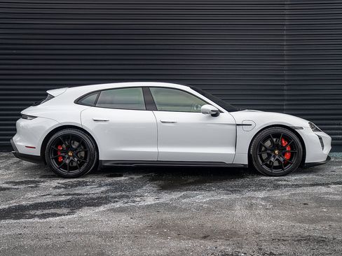 Certified 2023 Porsche Taycan GTS image 29