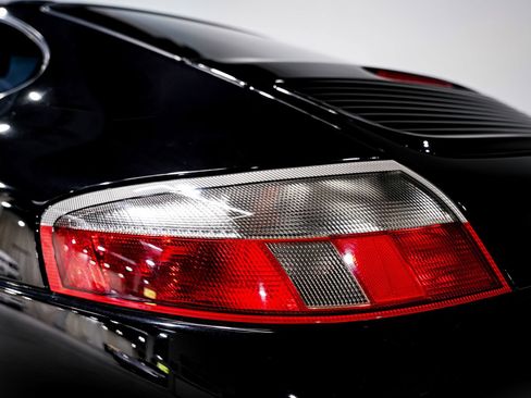 Used 2004 Porsche 911 Carrera RWD image 30