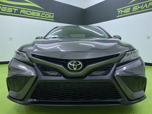 Used 2021 Toyota Camry SE image 3