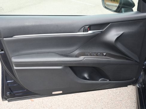 Used 2022 Toyota Camry XSE FWD image 9