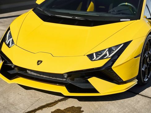 Used 2023 Lamborghini Huracan Tecnica image 5