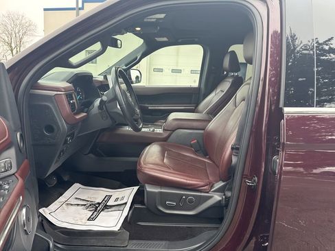 Used 2023 Ford Expedition Limited image 10