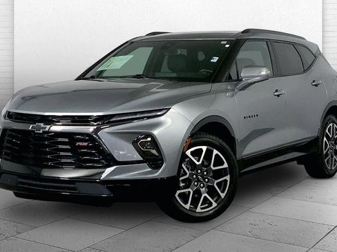 Used 2025 Chevrolet Blazer RS FWD image 12