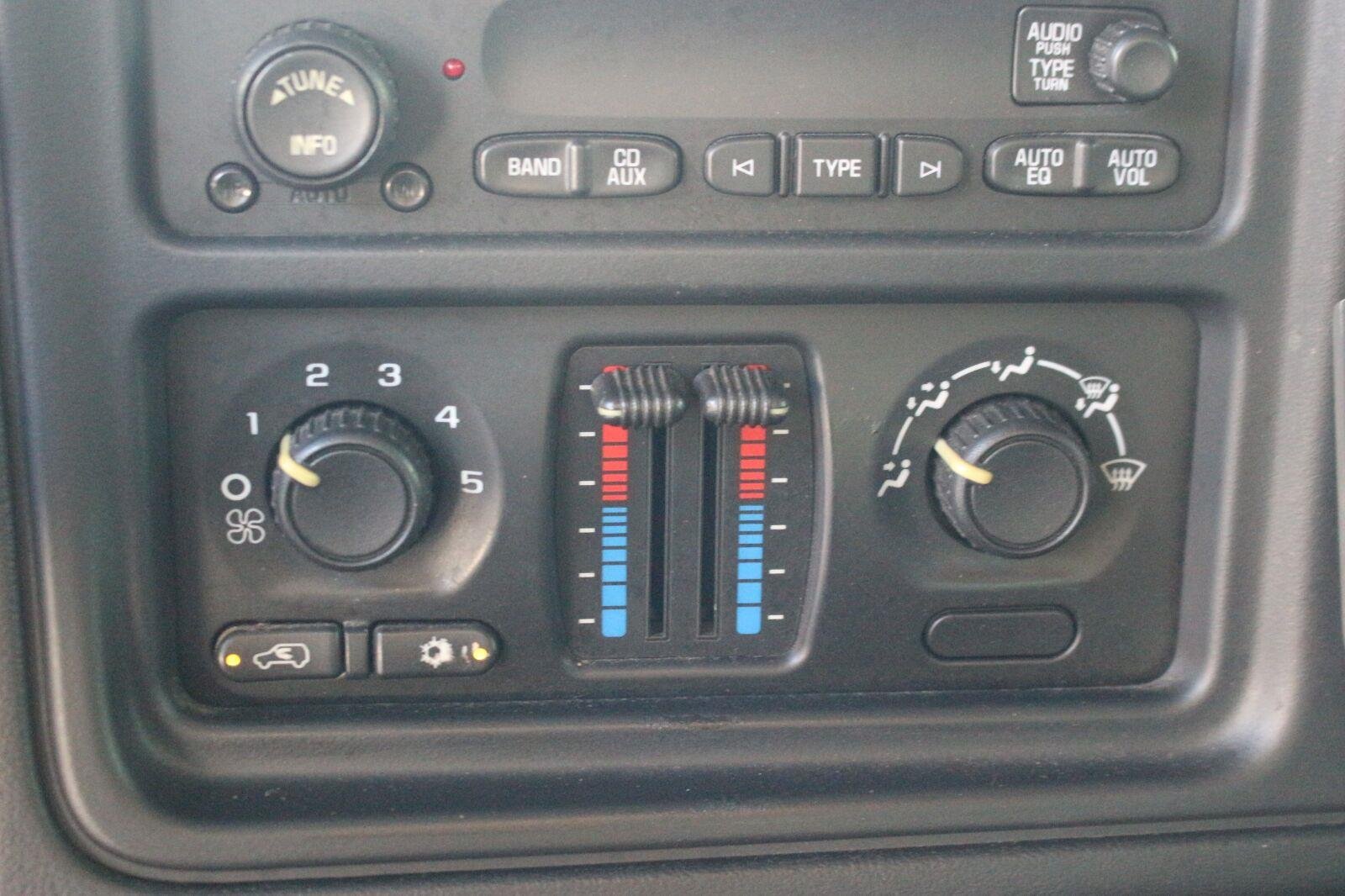 Used 2007 Chevrolet Silverado 2500 W/T w/ Heavy-Duty Power Package AWD/4WD image 21