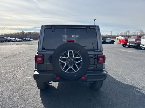 Used 2025 Jeep Wrangler Sahara image 7